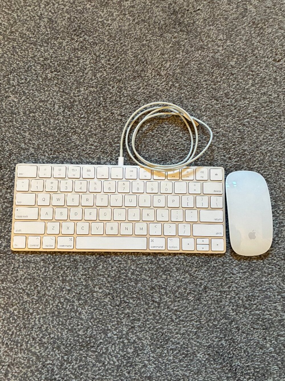 Apple Magic Keyboard With Mouse - Picture 2 of 5